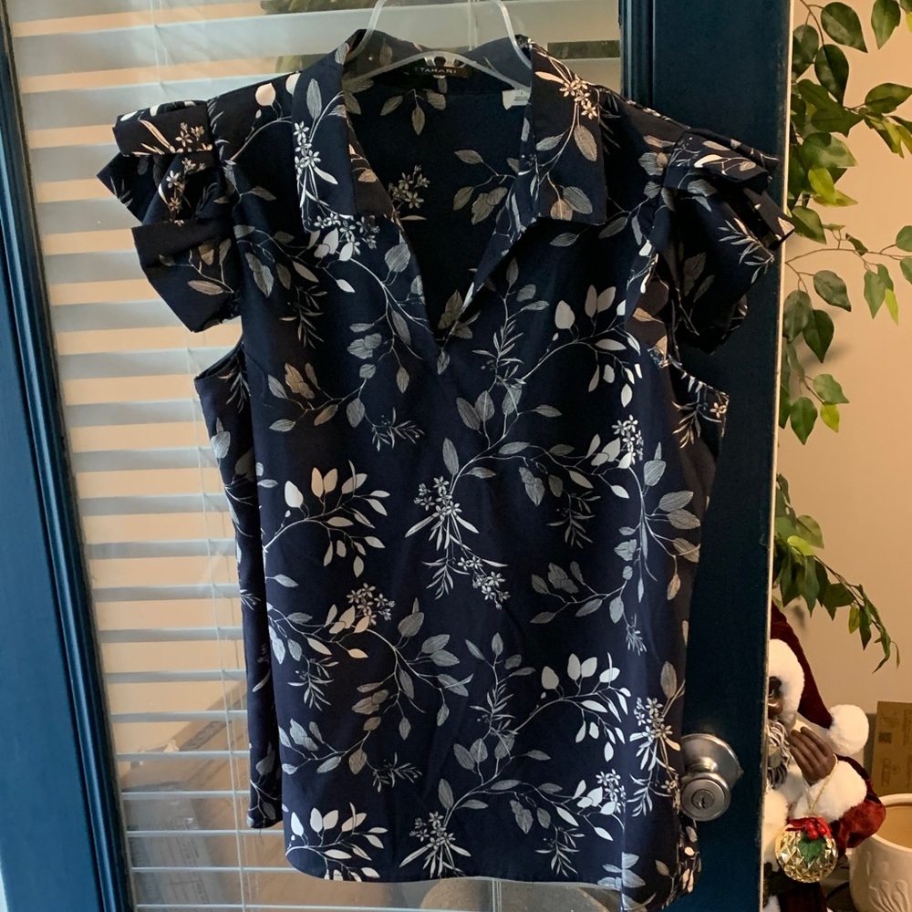 T Tahari Navy & White Floral Ruffle-Sleeve Blouse
